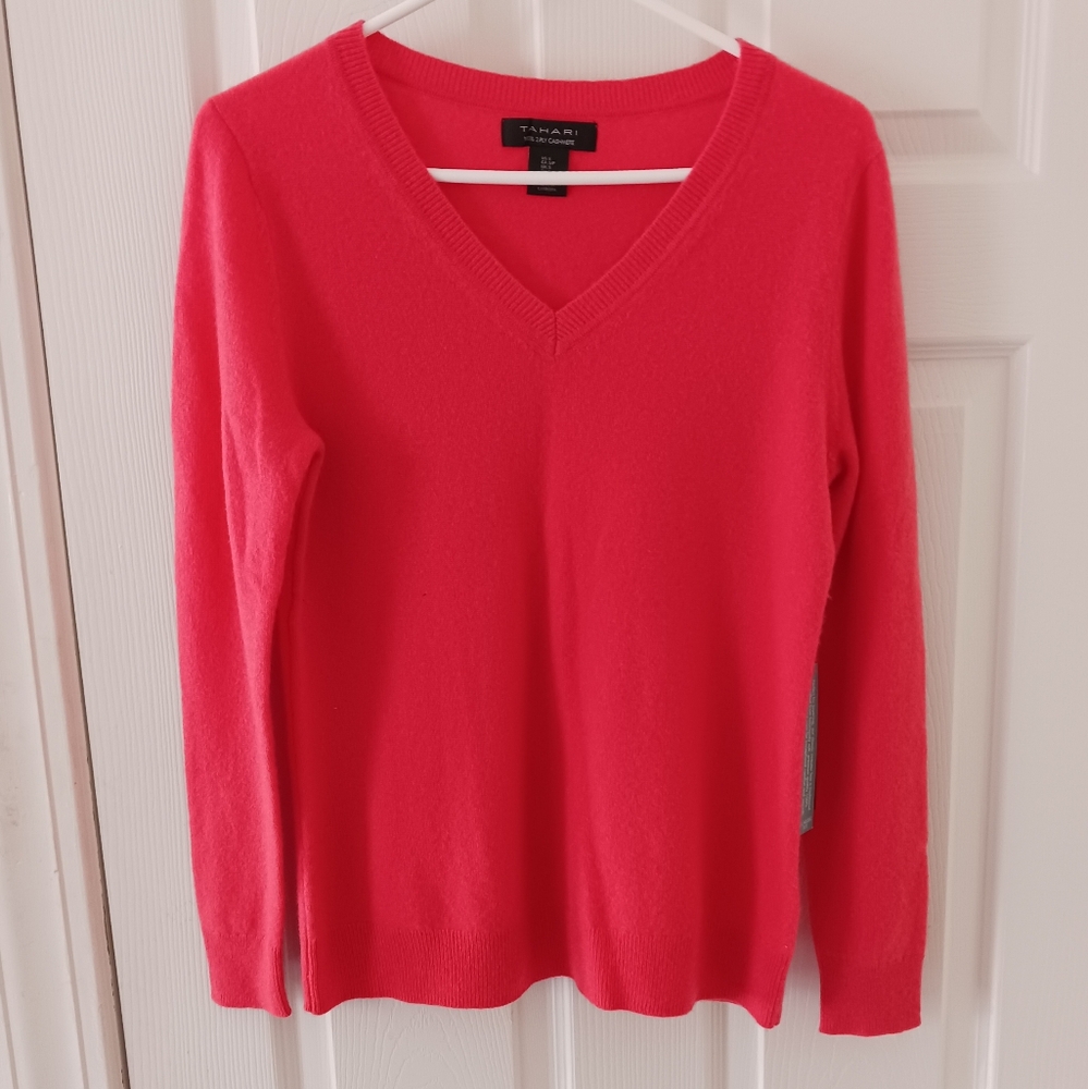 Tahari 100% 2 Ply Cashmere Coral V Neck Pullover. Size S.